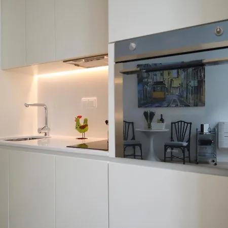 Апартаменти Chiado Riverside Modern Stylish Лісабон